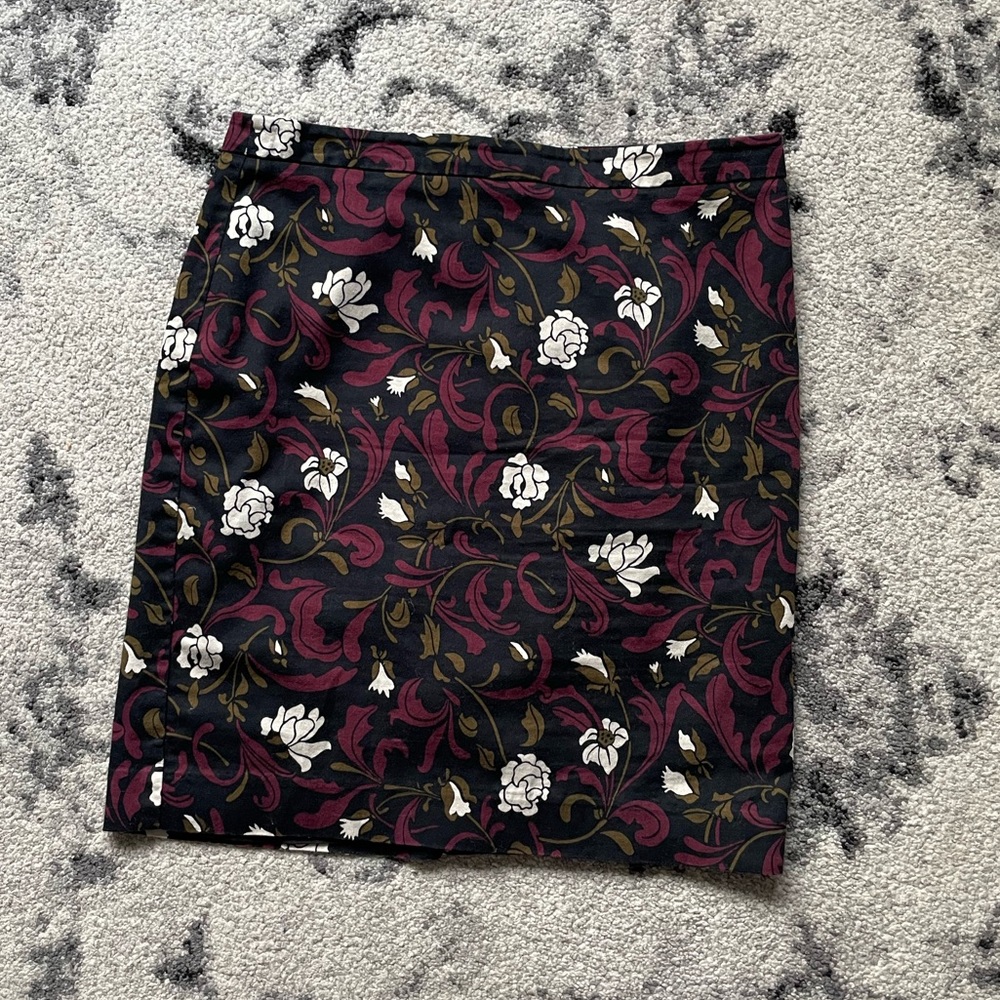 Ann Taylor LOFT moody floral red black ornate pencil skirt for office wear, date - Picture 2 of 6